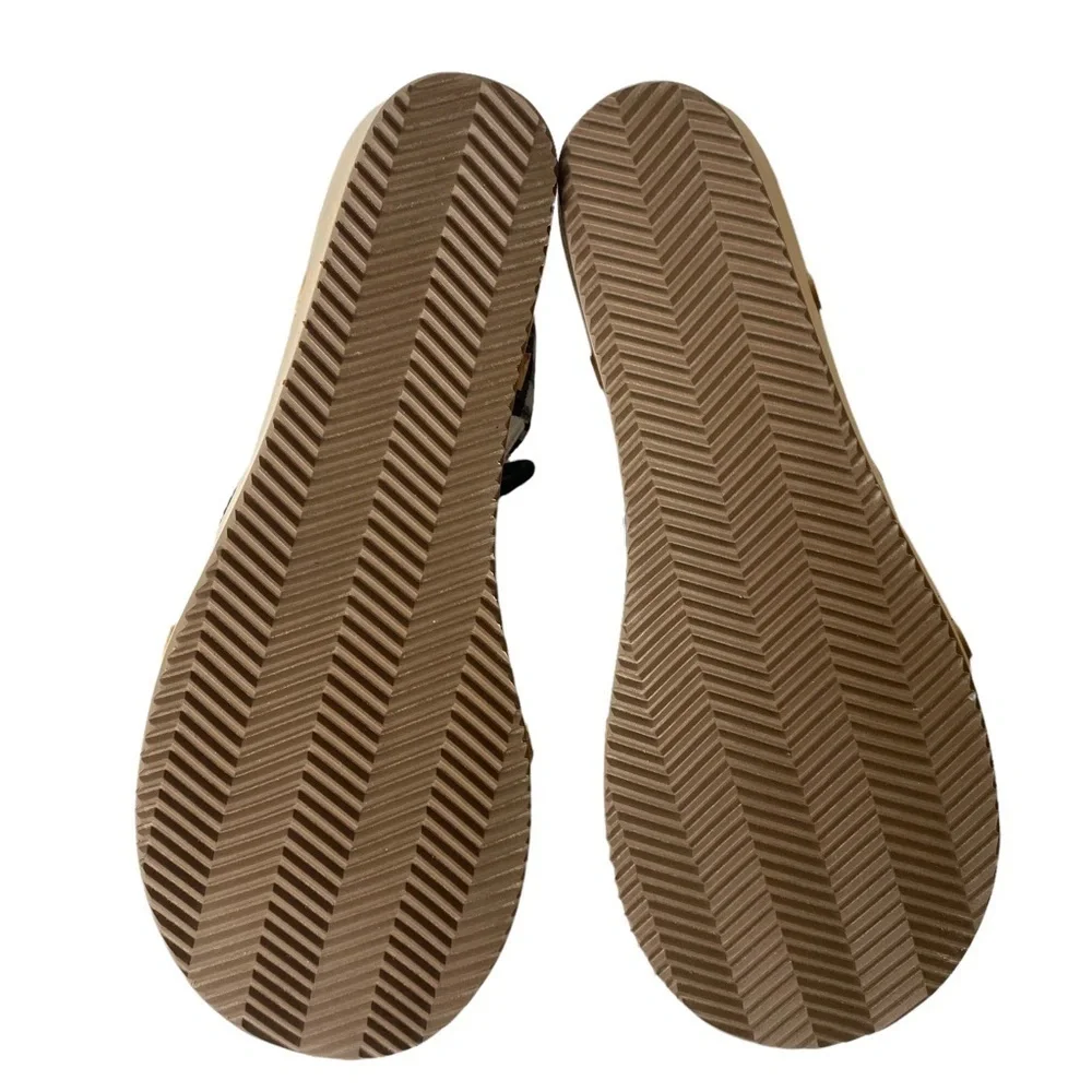 Sedette Canvas Wedge Sandals. Size 8